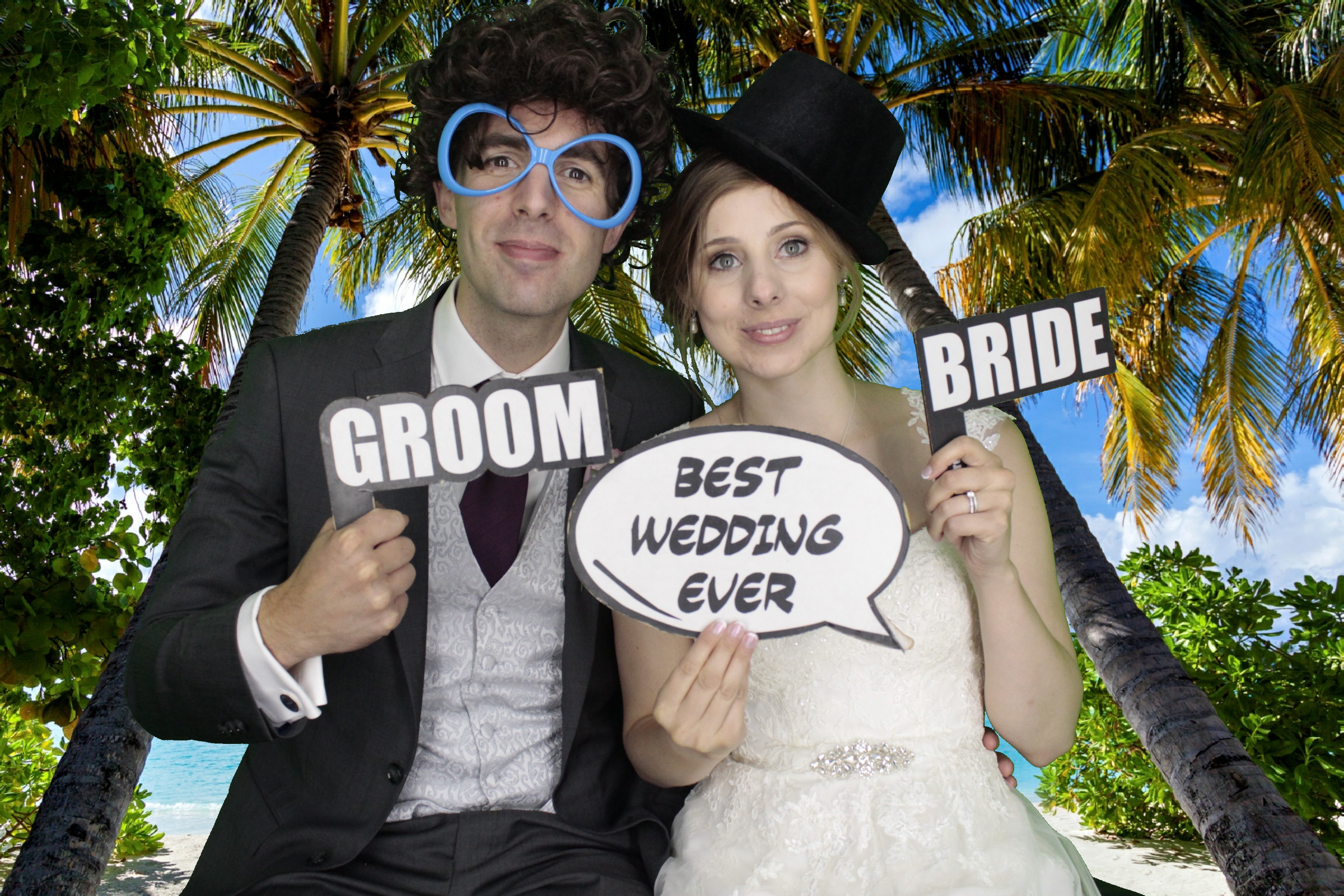 Mr & Mrs Brooks | View more photos from the event at gallery.myphotoboothexperience.co.uk/u/MyPhotoBoothExperienceLtd/Mr-Mrs-Brooks